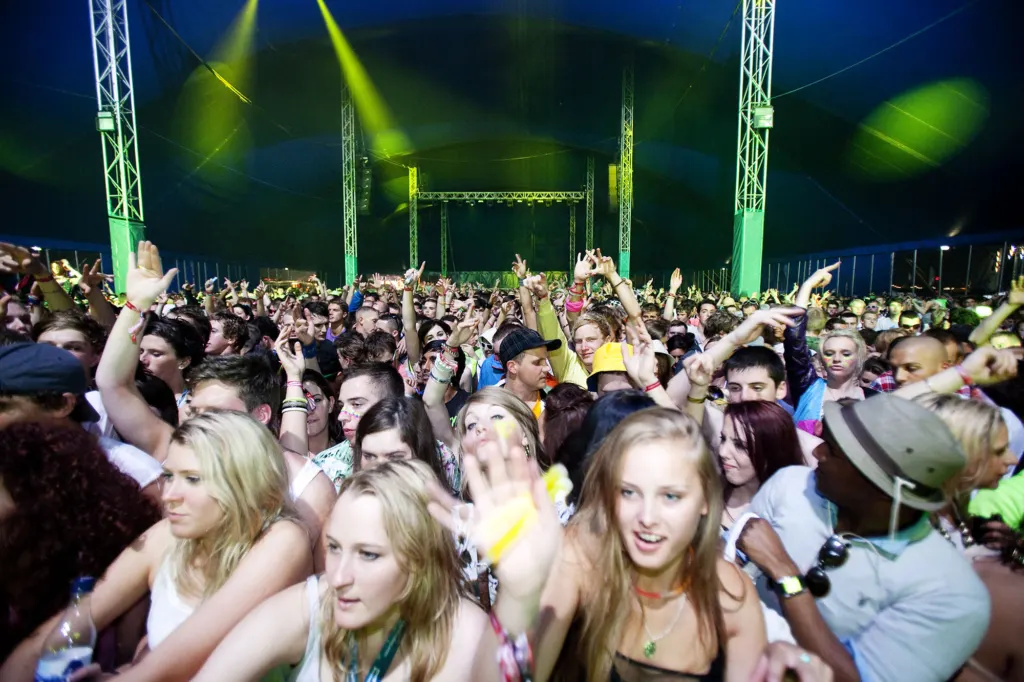Festivalgoers and atmosphere at Global Gathering 2010